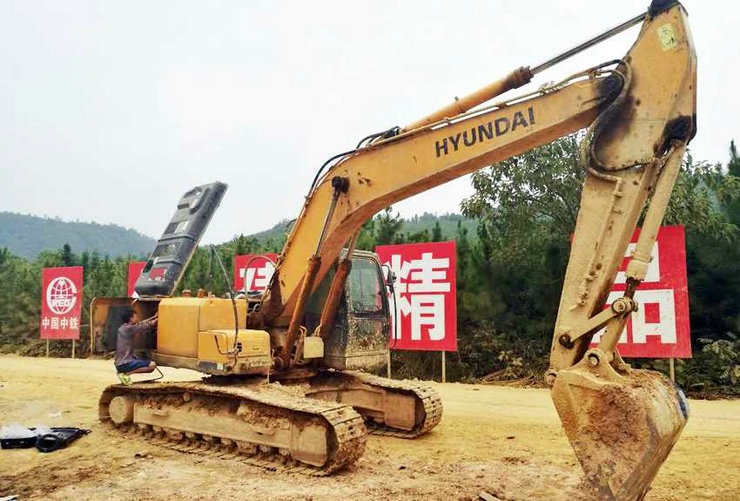 中铁上海工程局集团挖掘机安装我司油耗监控产